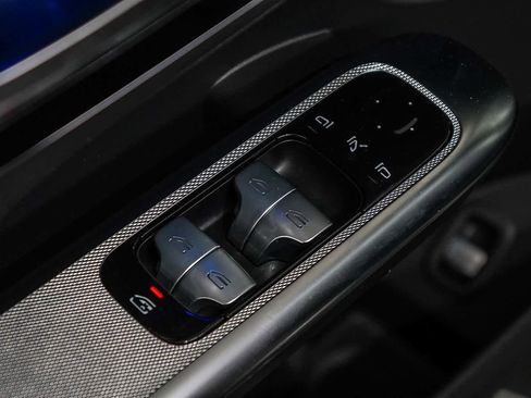 Used 2025 Mercedes-Benz GLC 300 4MATIC image 23