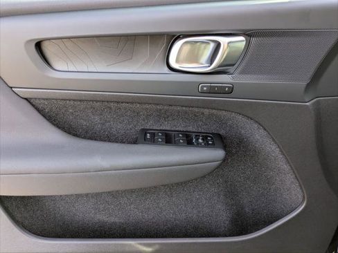 Used 2023 Volvo XC40 Recharge Plus image 10