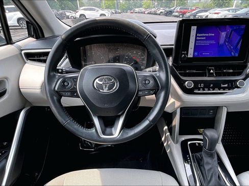Used 2023 Toyota Corolla Cross LE w/ Moonroof Package AWD/4WD image 5