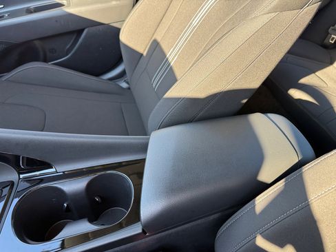 Certified 2025 Hyundai Elantra SEL image 14