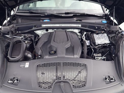 Certified 2026 Porsche Macan AWD/4WD image 26