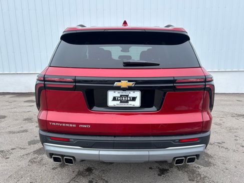 Used 2025 Chevrolet Traverse LT image 6