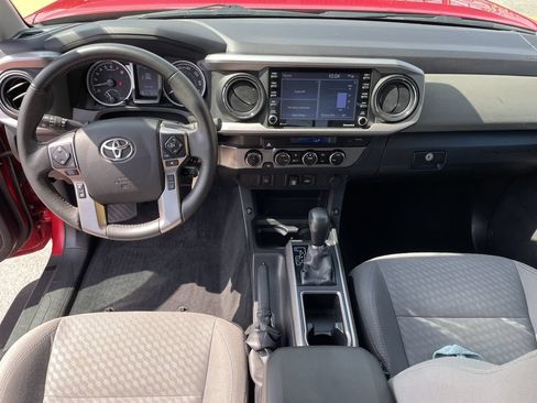 Used 2022 Toyota Tacoma SR5 AWD/4WD image 15