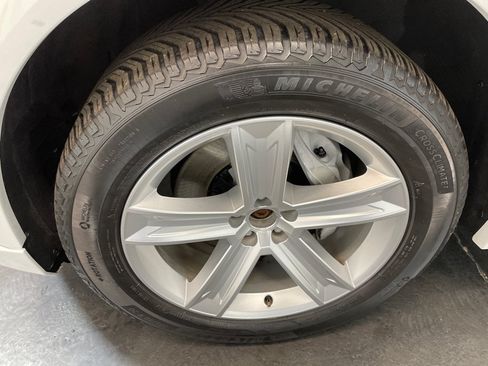 Used 2019 Audi Q8 Premium w/ Convenience Package AWD/4WD image 17
