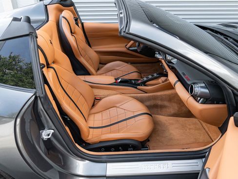 Used 2022 Ferrari 812 GTS RWD image 36