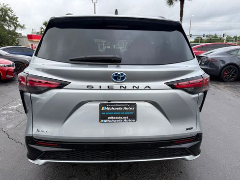 Used 2025 Toyota Sienna XSE image 6