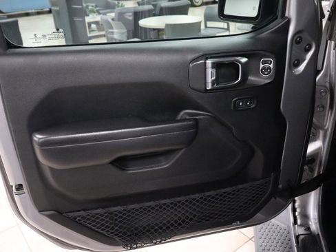 Used 2018 Jeep Wrangler Unlimited Sport S AWD/4WD image 9