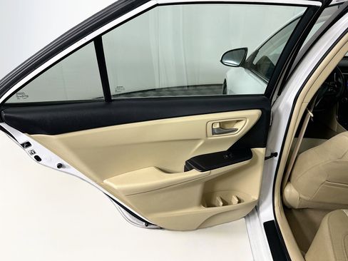 Used 2015 Toyota Camry XLE image 23