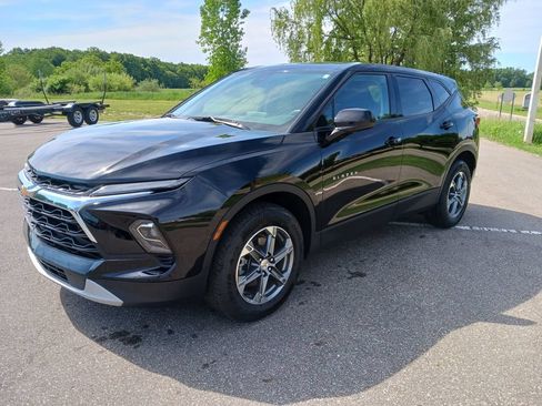 Used 2023 Chevrolet Blazer LT w/ Driver Confidence Package AWD/4WD image 2