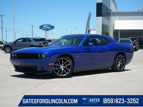 Used 2018 Dodge Challenger R/T RWD image 1