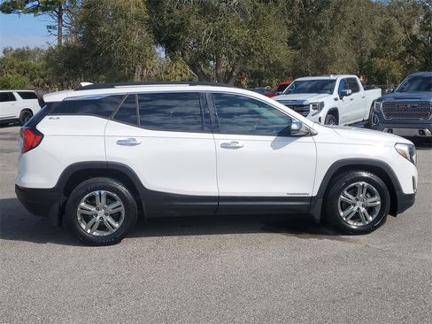Used 2018 GMC Terrain SLE w/ Driver Convenience Package image 3