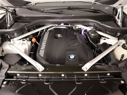 Used 2024 BMW X5 xDrive40i w/ Executive Package image 21