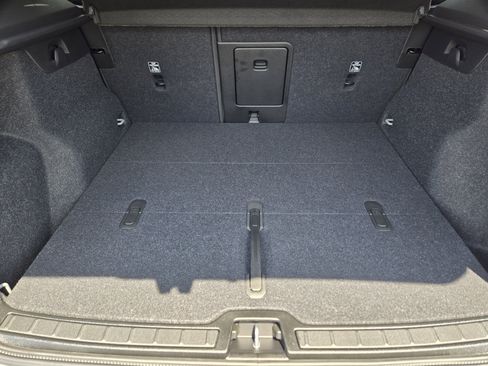 New 2026 Volvo XC40 B5 Plus w/ Protection Package Premier image 34