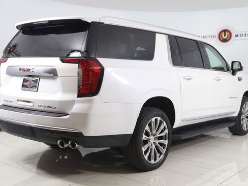Used 2021 GMC Yukon XL Denali w/ LPO, Illumination Package AWD/4WD image 3