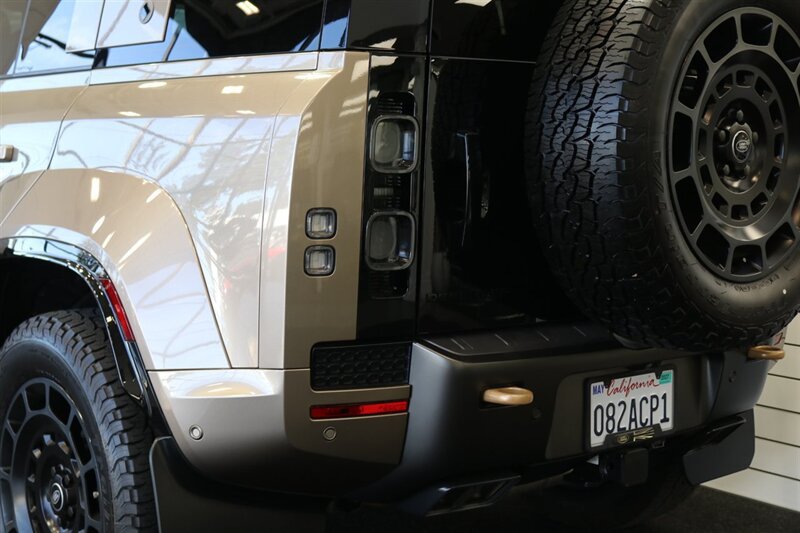 Used 2025 Land Rover Defender 110 AWD/4WD image 15