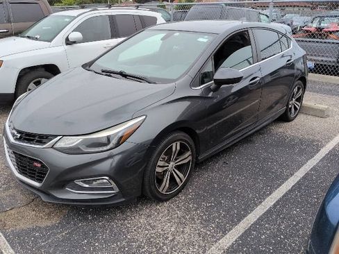 Used 2017 Chevrolet Cruze LT w/ Sun And Sound Package FWD image 2