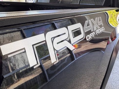 Certified 2023 Toyota Tacoma TRD Off-Road w/ Advanced Technology Package AWD/4WD image 17