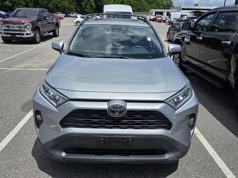 Used 2019 Toyota RAV4 XLE Premium FWD image 2