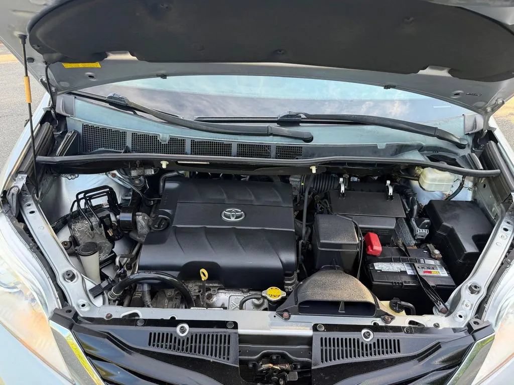 Used 2013 Toyota Sienna LE FWD image 33