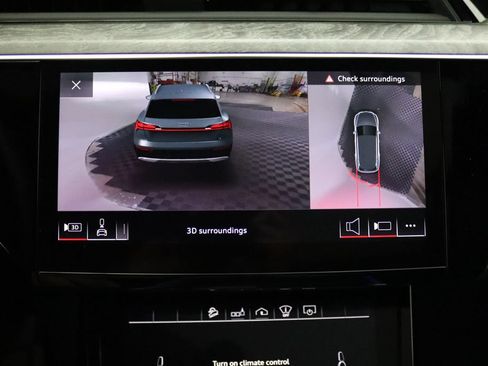 Used 2019 Audi e-tron Prestige w/ Prestige Package AWD/4WD image 30