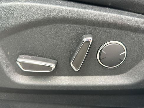 Used 2018 Ford Edge Titanium w/ Equipment Group 302A AWD/4WD image 16