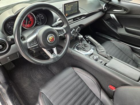 Used 2019 FIAT 124 Spider Abarth w/ Convenience Group RWD image 11
