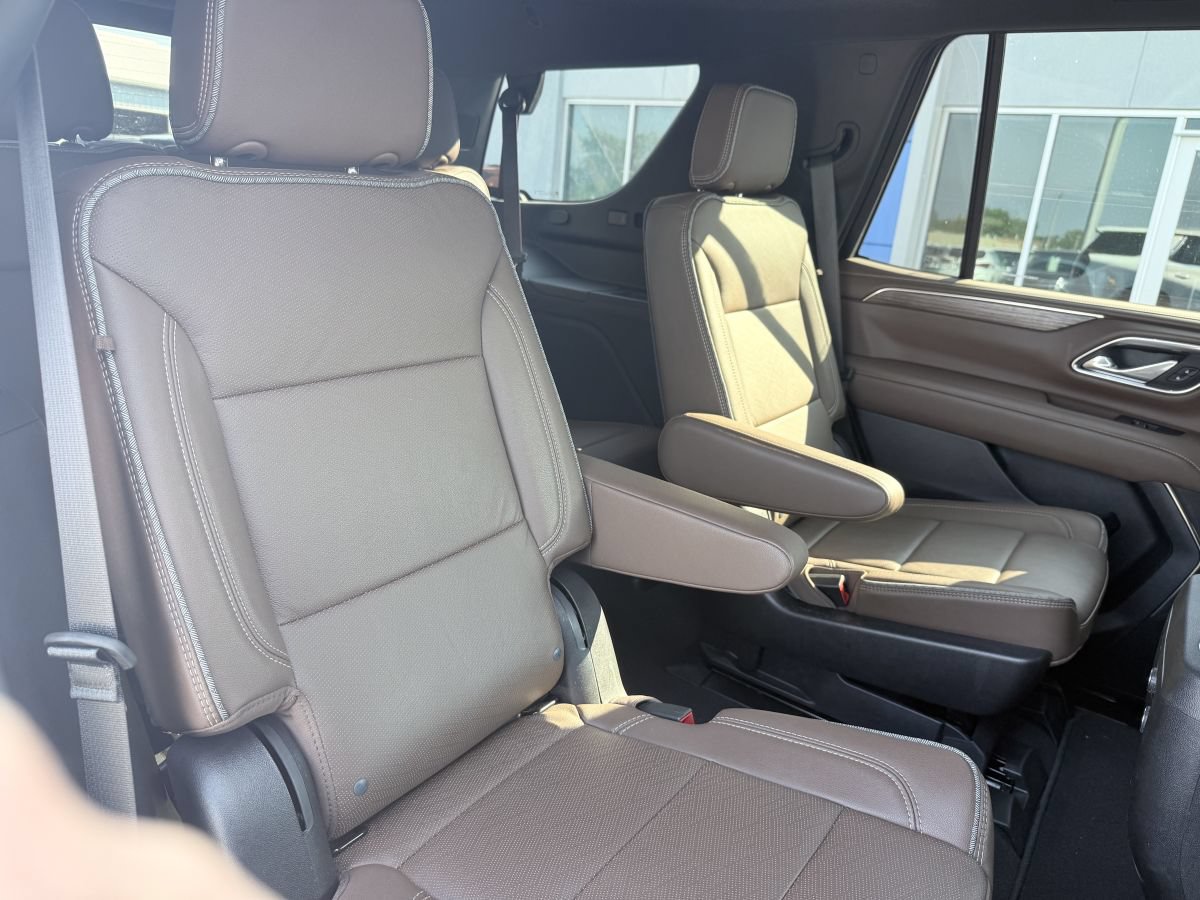 Used 2024 Chevrolet Tahoe High Country RWD image 14