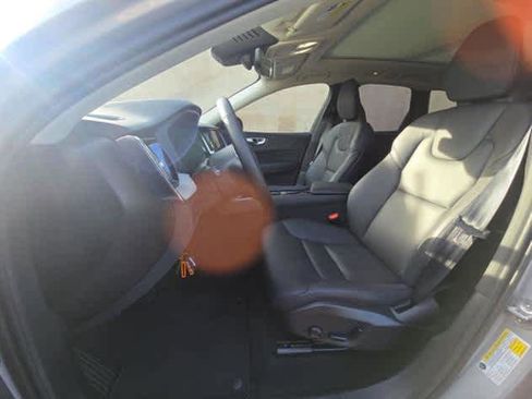 Certified 2025 Volvo XC60 B5 Plus image 7