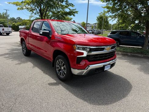 Used 2022 Chevrolet Silverado 1500 LT AWD/4WD image 7