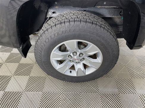 Used 2017 GMC Canyon SLE image 21