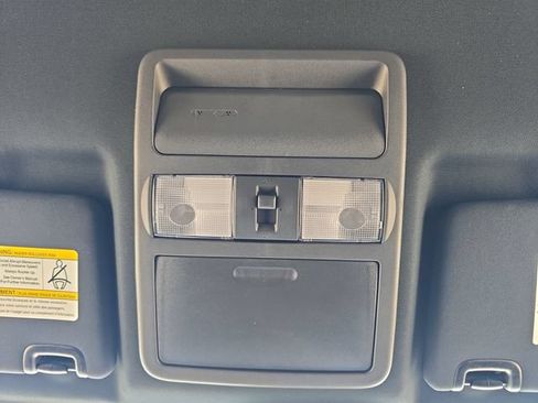 Used 2025 Nissan Frontier PRO-4X AWD/4WD image 7