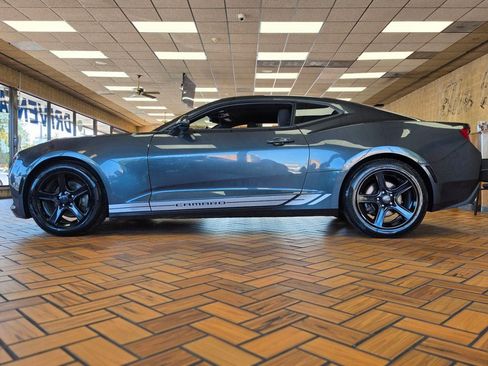 Used 2017 Chevrolet Camaro LT RWD image 5