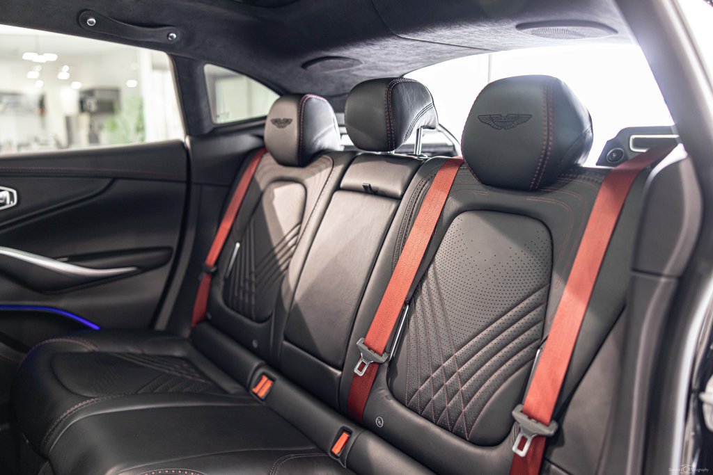 Used 2021 Aston Martin DBX AWD/4WD image 34