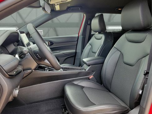 New 2026 Jeep Compass Latitude AWD/4WD image 11