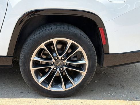 Used 2024 Jeep Wagoneer L Series III w/ Premium Group I image 12