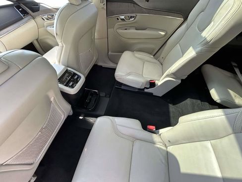 Certified 2022 Volvo XC90 T6 Inscription w/ Lounge Package image 12