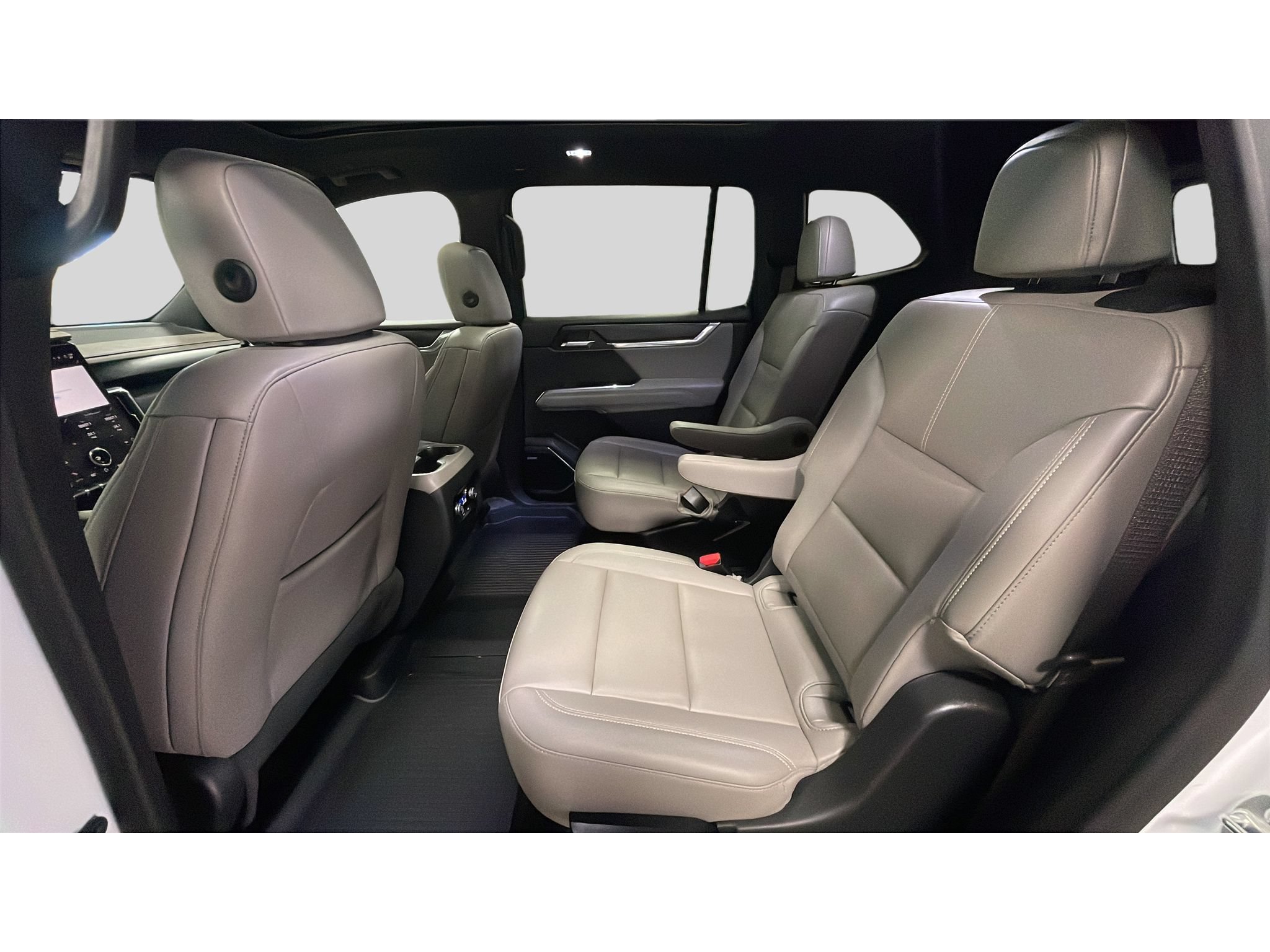 Used 2024 GMC Acadia Elevation w/ Trailering Package AWD/4WD image 15