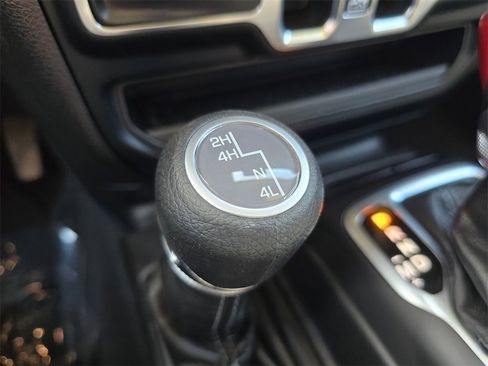 Used 2024 Jeep Wrangler Sahara image 15