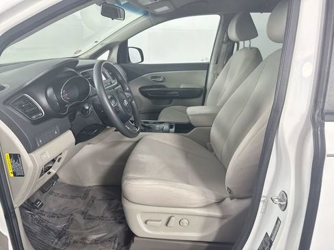 Used 2016 Kia Sedona LX w/ LX Convenience Package FWD image 18