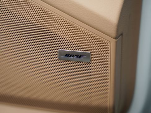 Certified 2022 Porsche Cayenne Platinum Edition image 18