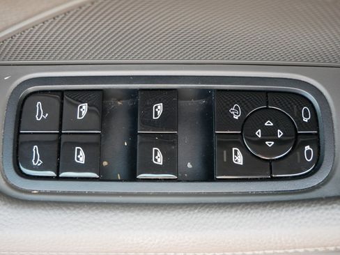 Used 2018 Porsche Panamera 4 image 19