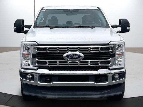 Used 2025 Ford F250 XLT image 3