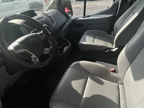 Used 2016 Ford Transit 250 130 Low Roof RWD image 5