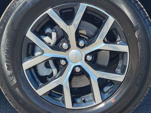 Certified 2023 Jeep Grand Cherokee Limited image 17