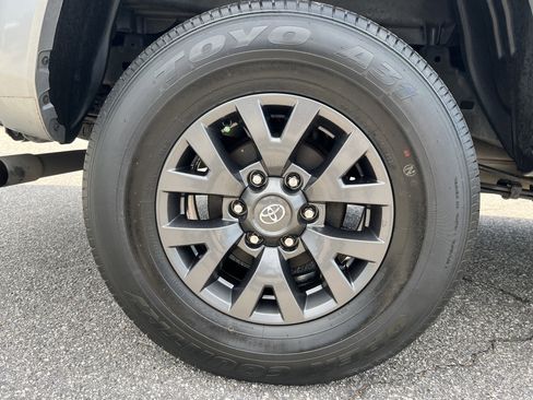 Used 2023 Toyota Tacoma SR5 AWD/4WD image 28