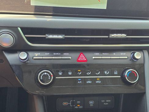 Used 2025 Hyundai Sonata SE FWD image 19