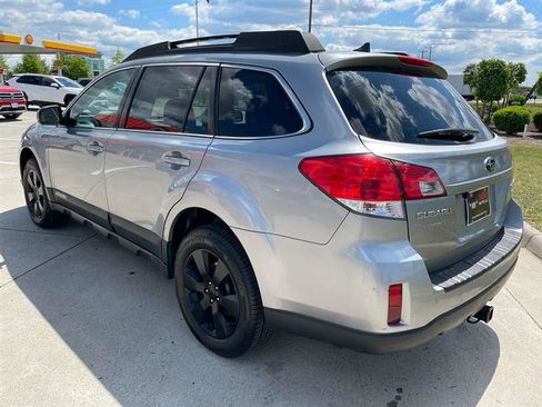 Used 2011 Subaru Outback 3.6R Limited w/ PWR Moonroof Pkg AWD/4WD image 5