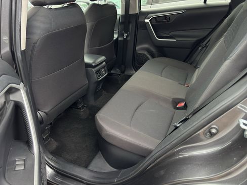 Used 2021 Toyota RAV4 LE AWD/4WD image 7