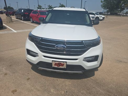 Used 2021 Ford Explorer XLT w/ Equipment Group 202A AWD/4WD image 3