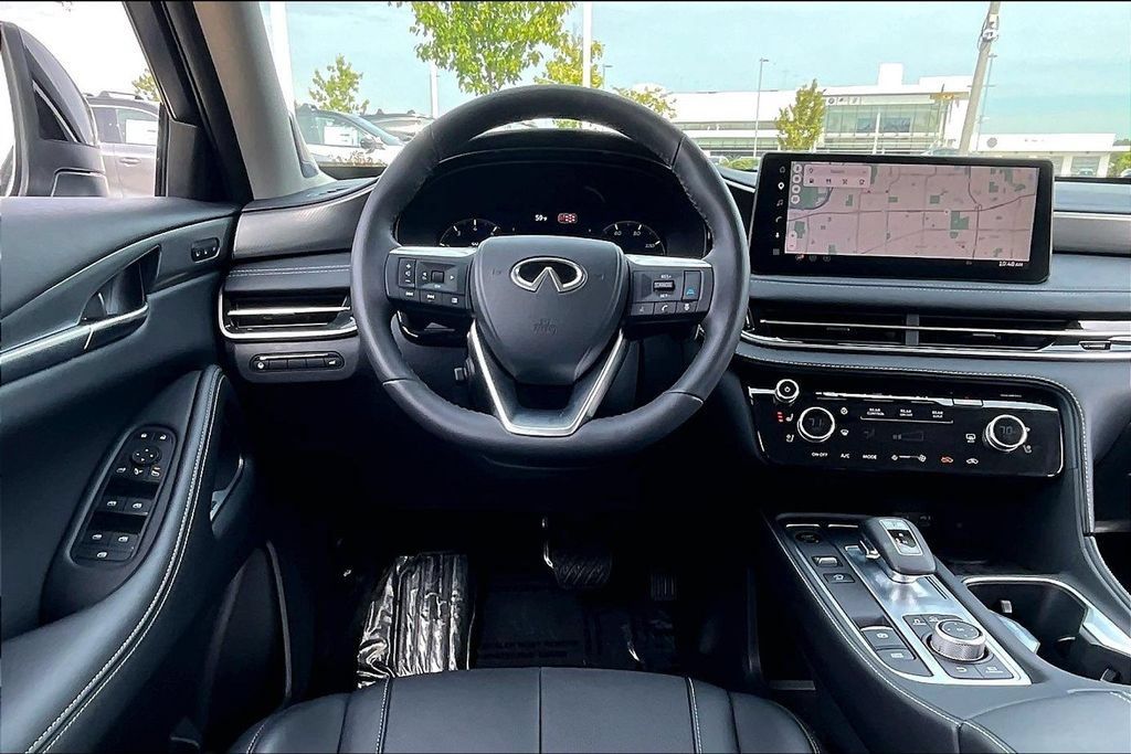 Certified 2027 INFINITI QX60 Luxe w/ Cargo Package AWD/4WD image 17